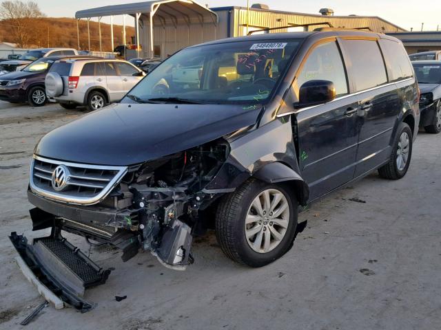 2C4RVABGXDR724749 - 2013 VOLKSWAGEN ROUTAN SE BLACK photo 2