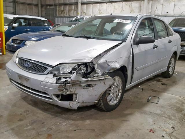 1FAFP34N25W289115 - 2005 FORD FOCUS ZX4 SILVER photo 2