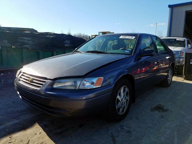 4T1BF22KXVU035755 - 1997 TOYOTA CAMRY CE GRAY photo 2