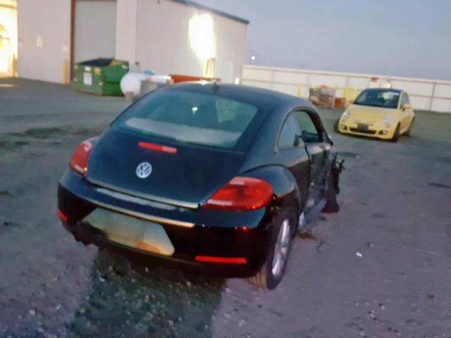 3VWF17AT2FM639606 - 2015 VOLKSWAGEN BEETLE 1.8 BLACK photo 4