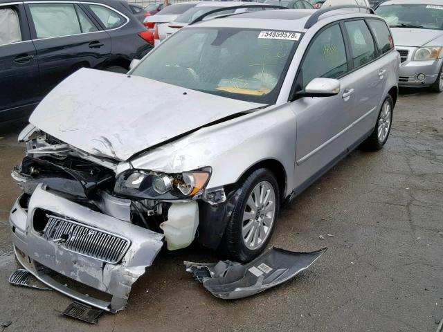 YV1MW390452074497 - 2005 VOLVO V50 2.4I SILVER photo 2