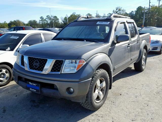 1N6AD07W97C430604 - 2007 NISSAN FRONTIER C GRAY photo 2