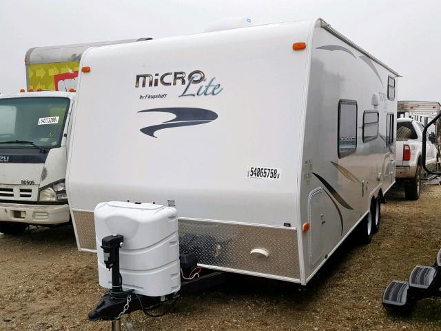 4X4TFLY20FD401904 - 2015 WILDWOOD MICRO LITE WHITE photo 2