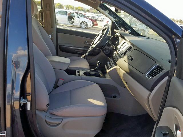 KNDMB5C12G6142810 - 2016 KIA SEDONA LX BLUE photo 5