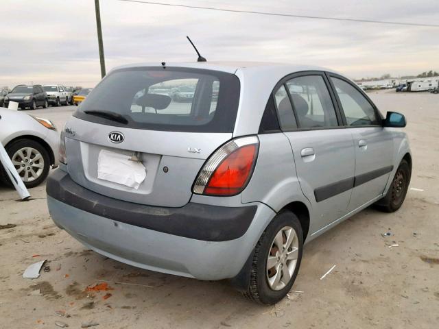 KNADE163686393843 - 2008 KIA RIO 5 SX SILVER photo 4