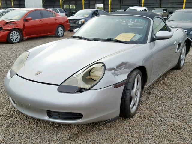 WP0CA2987YU628124 - 2000 PORSCHE BOXSTER GRAY photo 2