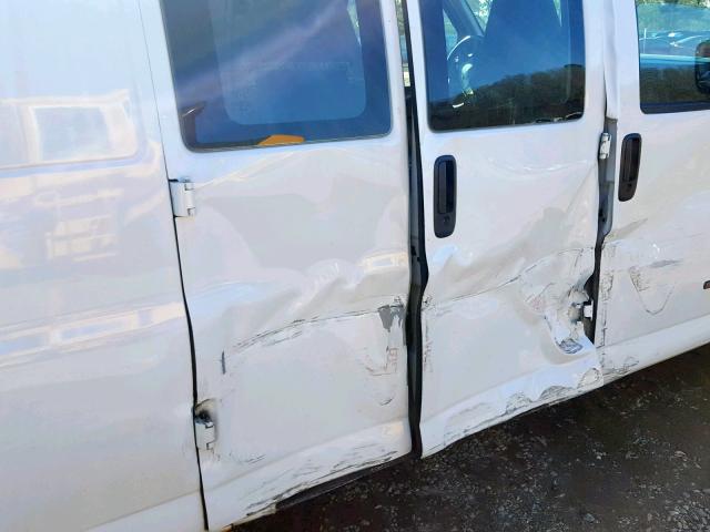 1GTHG39U851253896 - 2005 GMC SAVANA G35 WHITE photo 9