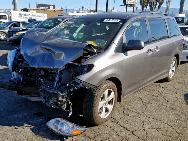 5TDKZ3DC2JS943168 - 2018 TOYOTA SIENNA LE GRAY photo 2