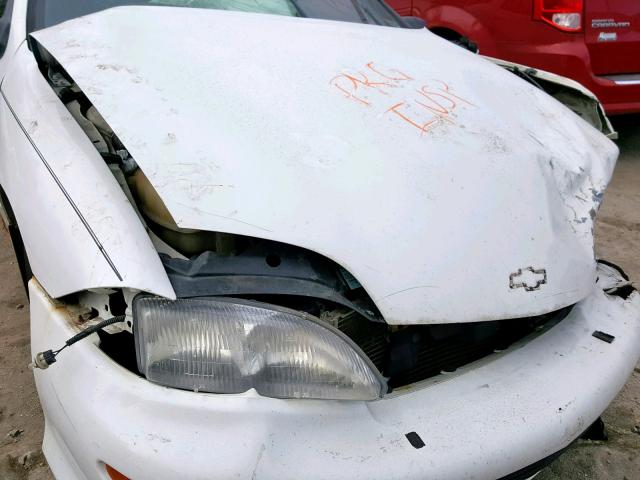 1G1JF5241W7312983 - 1998 CHEVROLET CAVALIER L WHITE photo 9