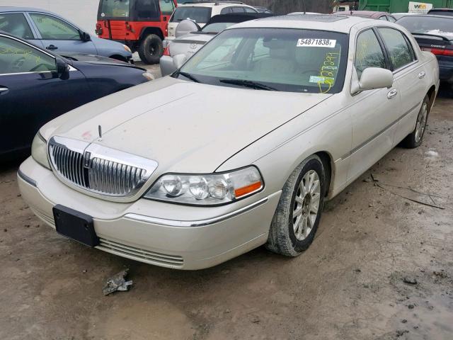 1LNHM83WX4Y619147 - 2004 LINCOLN TOWN CAR U WHITE photo 2