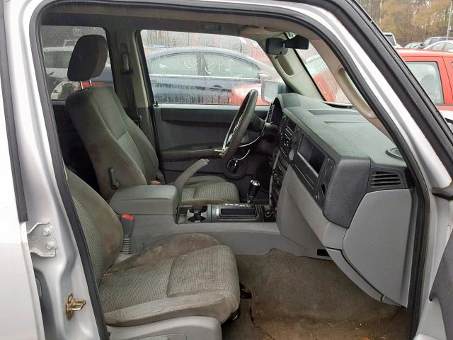 1J8HG48K36C225783 - 2006 JEEP COMMANDER SILVER photo 5
