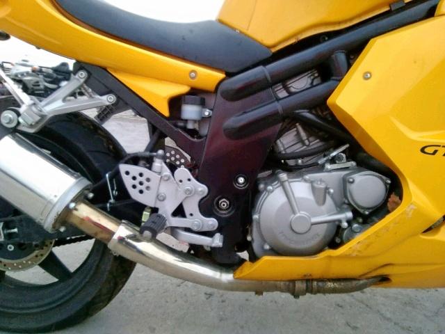 KM4MP578981602887 - 2008 HYOSUNG GT650 YELLOW photo 7