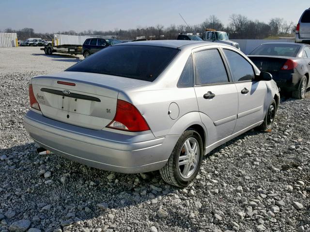 1FAFP34333W308900 - 2003 FORD FOCUS SE C SILVER photo 4