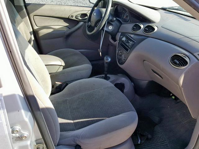 1FAFP34333W308900 - 2003 FORD FOCUS SE C SILVER photo 5