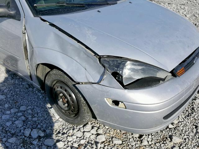 1FAFP34333W308900 - 2003 FORD FOCUS SE C SILVER photo 9