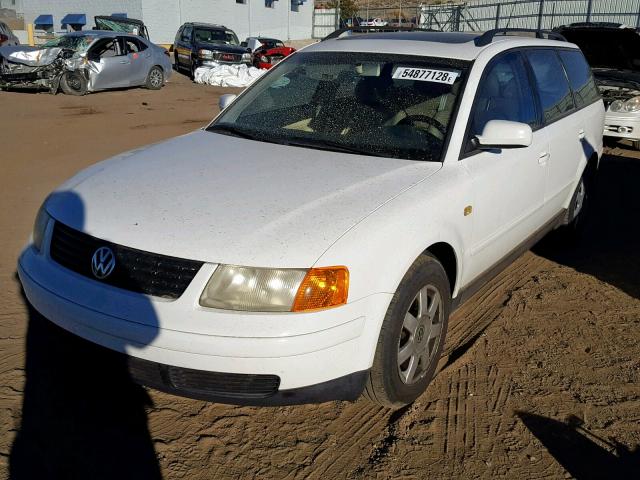 WVWNA23B8YE087799 - 2000 VOLKSWAGEN PASSAT GLS WHITE photo 2