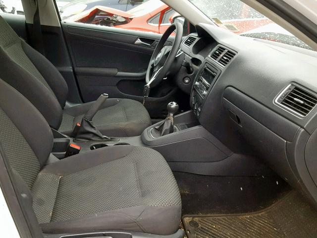 3VW1K7AJ1CM315922 - 2012 VOLKSWAGEN JETTA BASE Սպիտակ լուսանկար 5