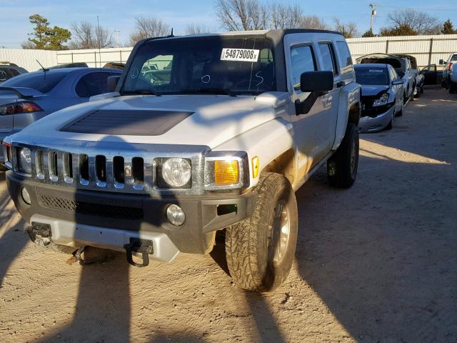 5GTEN13E688173256 - 2008 HUMMER H3 WHITE photo 2