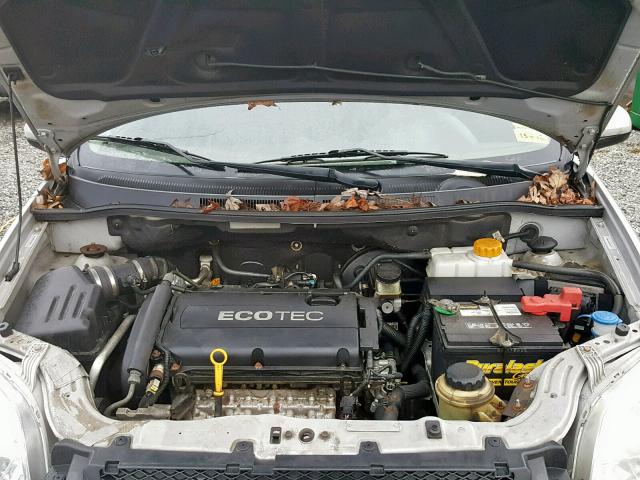 KL1TD5DE5AB119826 - 2010 CHEVROLET AVEO LS SILVER photo 7