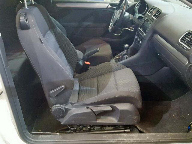 WVWAB7AJXDW051734 - 2013 VOLKSWAGEN GOLF 白色 照片 5