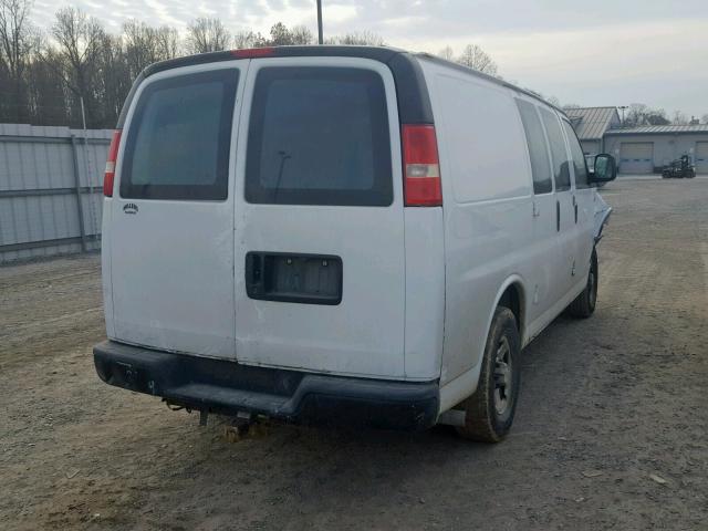 1GCFG15X951198838 - 2005 CHEVROLET EXPRESS G1 WHITE photo 4