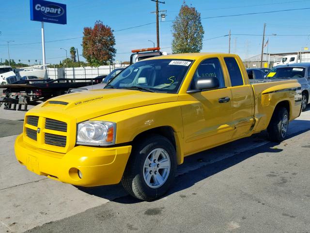 1D7HW42J66S709386 - 2006 DODGE DAKOTA SLT YELLOW photo 2