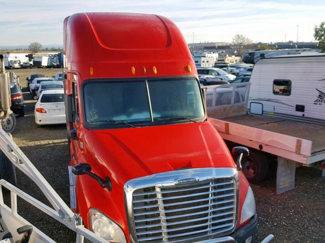 1FUJGLDR4CSBF1465 - 2012 FREIGHTLINER CASCADIA 1 RED photo 1