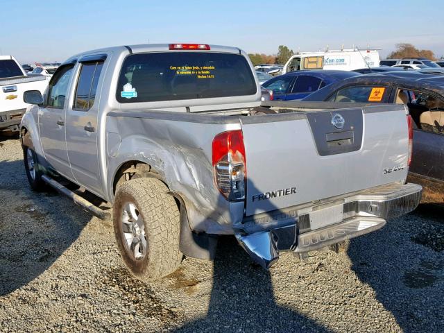 1N6AD07W69C425198 - 2009 NISSAN FRONTIER C SILVER photo 3