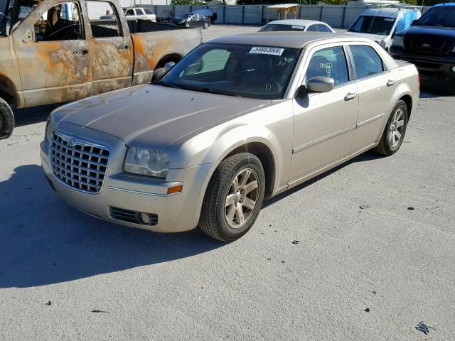 2C3KA53GX6H145163 - 2006 CHRYSLER 300 TOURIN GOLD photo 2