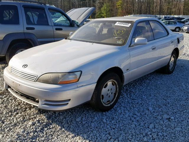 JT8BF12G2T0169060 - 1996 LEXUS ES 300 WHITE photo 2