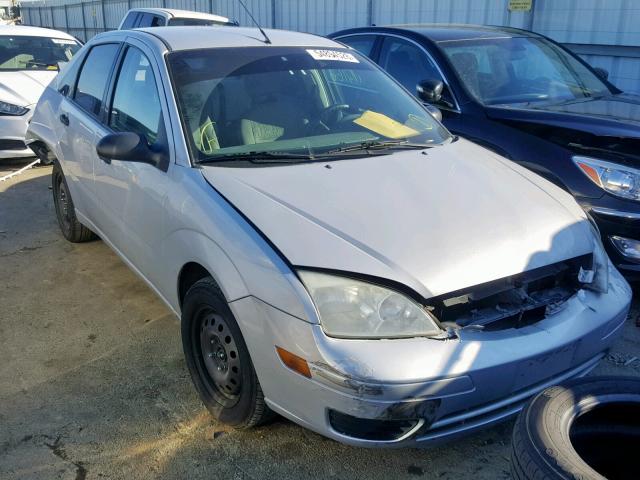 1FAHP34N95W165447 - 2005 FORD FOCUS ZX4 SILVER photo 1