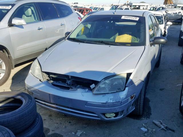 1FAHP34N95W165447 - 2005 FORD FOCUS ZX4 SILVER photo 2