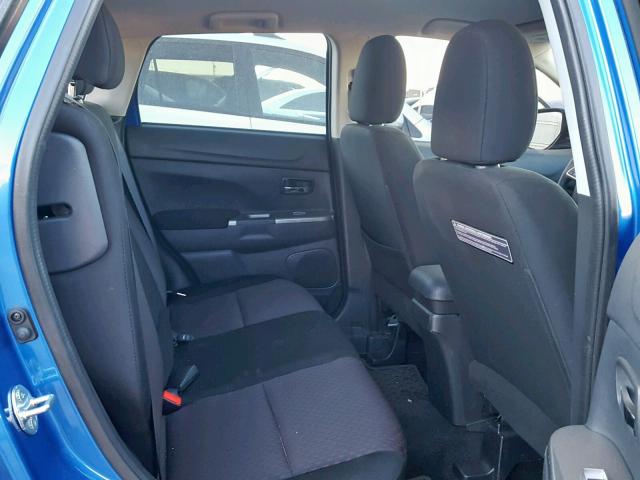 JA4AP3AU6JU016842 - 2018 MITSUBISHI OUTLANDER BLUE photo 6