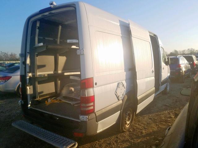 WD3PE8CB3B5566729 - 2011 MERCEDES-BENZ SPRINTER 2 WHITE photo 4