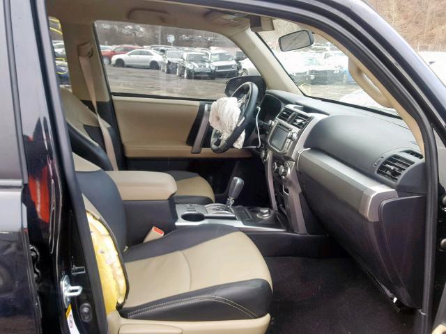 JTEBU5JR0H5468344 - 2017 TOYOTA 4RUNNER SR შავი ფოტო 5