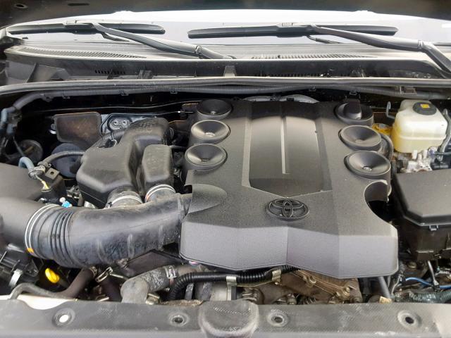 JTEBU5JR0H5468344 - 2017 TOYOTA 4RUNNER SR შავი ფოტო 7