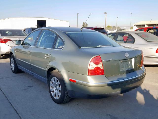 WVWPD63B62P034733 - 2002 VOLKSWAGEN PASSAT GLS GREEN photo 3