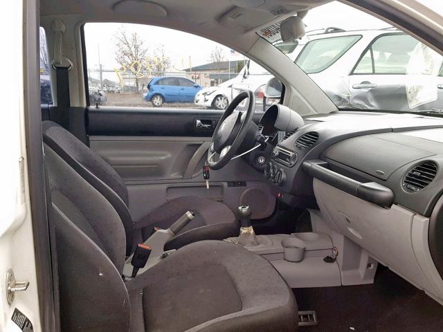 3VWCA21C1XM414617 - 1999 VOLKSWAGEN NEW BEETLE Weiß Foto 5