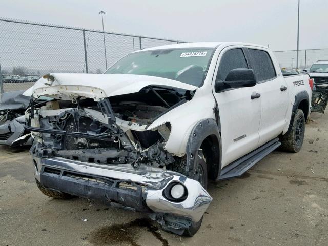 5TFDW5F1XCX212526 - 2012 TOYOTA TUNDRA CRE WHITE photo 2