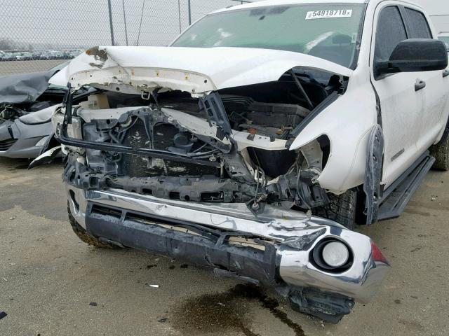 5TFDW5F1XCX212526 - 2012 TOYOTA TUNDRA CRE WHITE photo 9