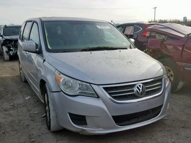 2V4RW3D18AR324627 - 2010 VOLKSWAGEN ROUTAN SE GRAY photo 1