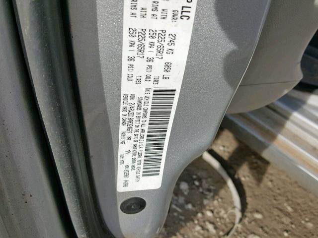 2V4RW3D18AR324627 - 2010 VOLKSWAGEN ROUTAN SE GRAY photo 10