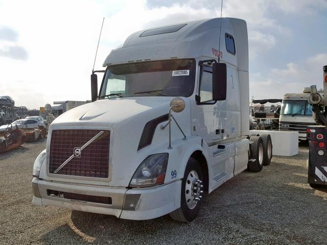 4V4NC9EH68N261894 - 2008 VOLVO VN VNL WHITE photo 2