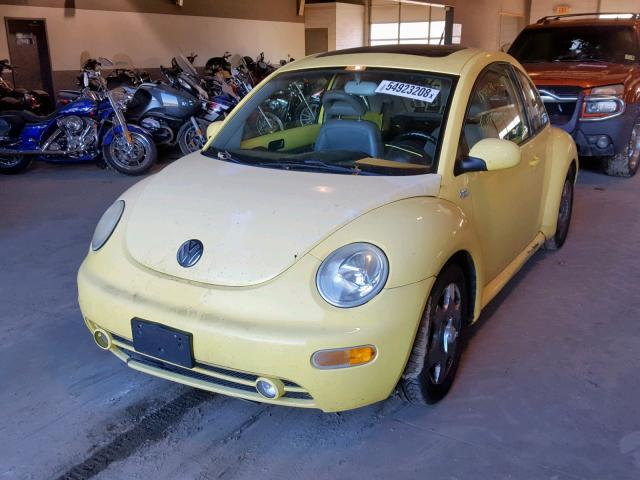 3VWCS21C31M407611 - 2001 VOLKSWAGEN NEW BEETLE YELLOW photo 2