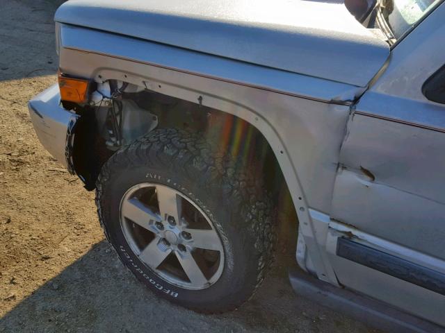 1J8HG48K86C270878 - 2006 JEEP COMMANDER SILVER photo 10