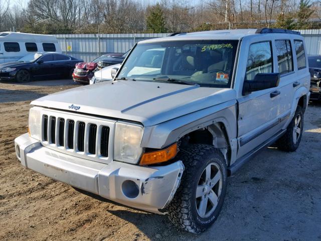 1J8HG48K86C270878 - 2006 JEEP COMMANDER SILVER photo 2