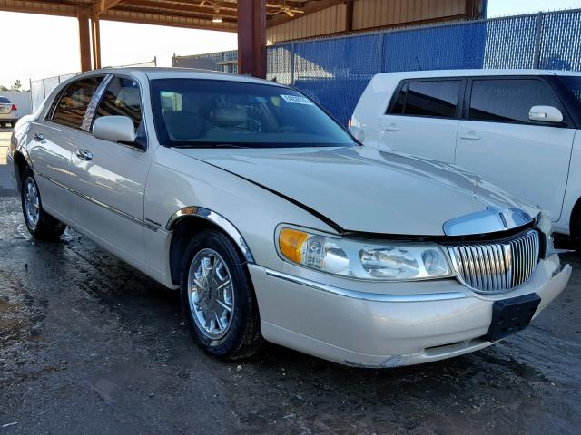 1LNHM82W71Y698225 - 2001 LINCOLN TOWN CAR S WHITE photo 1