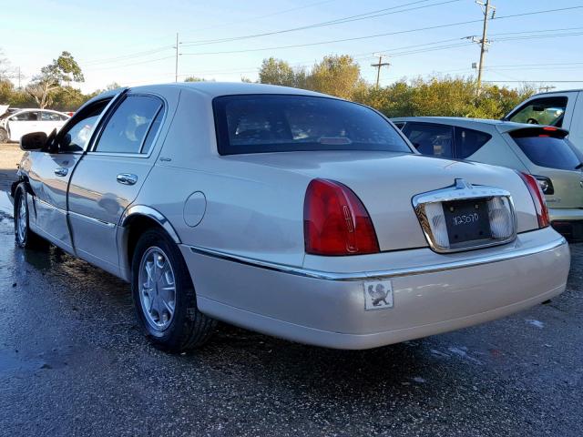 1LNHM82W71Y698225 - 2001 LINCOLN TOWN CAR S WHITE photo 3