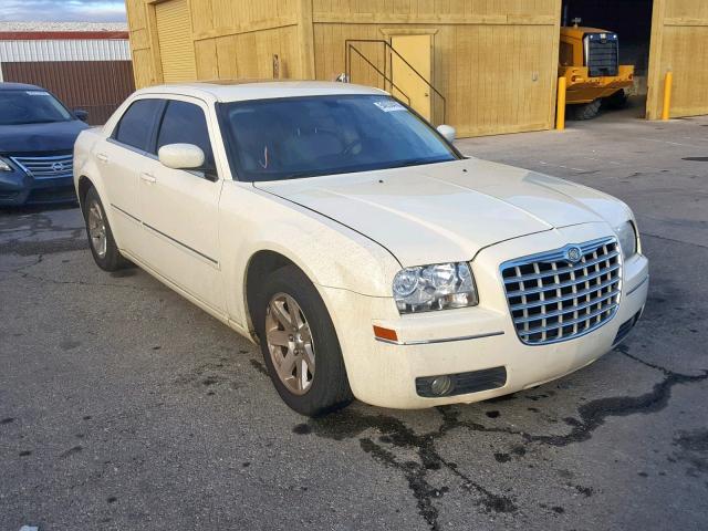 2C3KA53G96H243696 - 2006 CHRYSLER 300 TOURIN WHITE photo 1