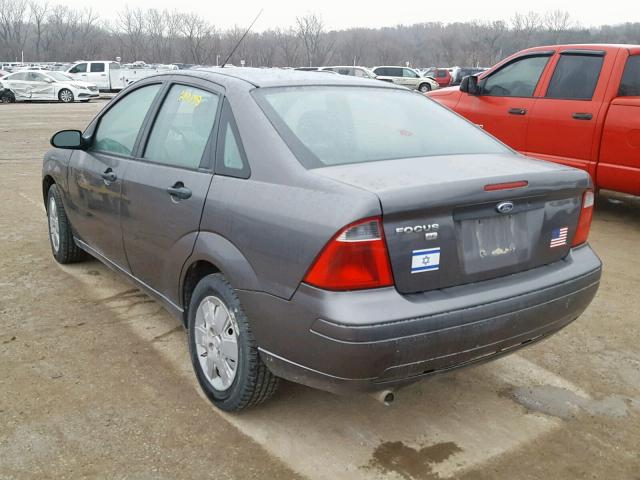 1FAFP34N97W258429 - 2007 FORD FOCUS ZX4 GRAY photo 3